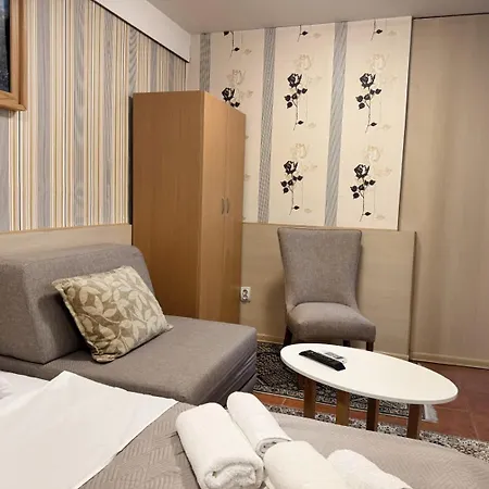 Bed & Breakfast Club 011 Dedinje