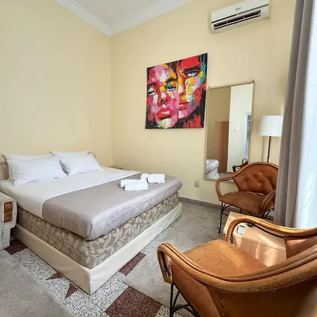 Bed & Breakfast Club 011 3*